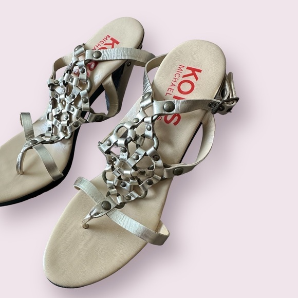 Women’s Michael Kors Made In Italy Leather Strappy Studded 4” Metallic Heels S 9 - Picture 4 of 14